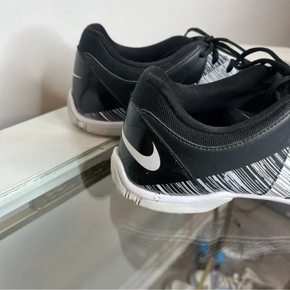 Nike Women's Size 7.5 Nike Delight V-Lady Golf Shoe SpikedTread Black White - Picture 3 of 9